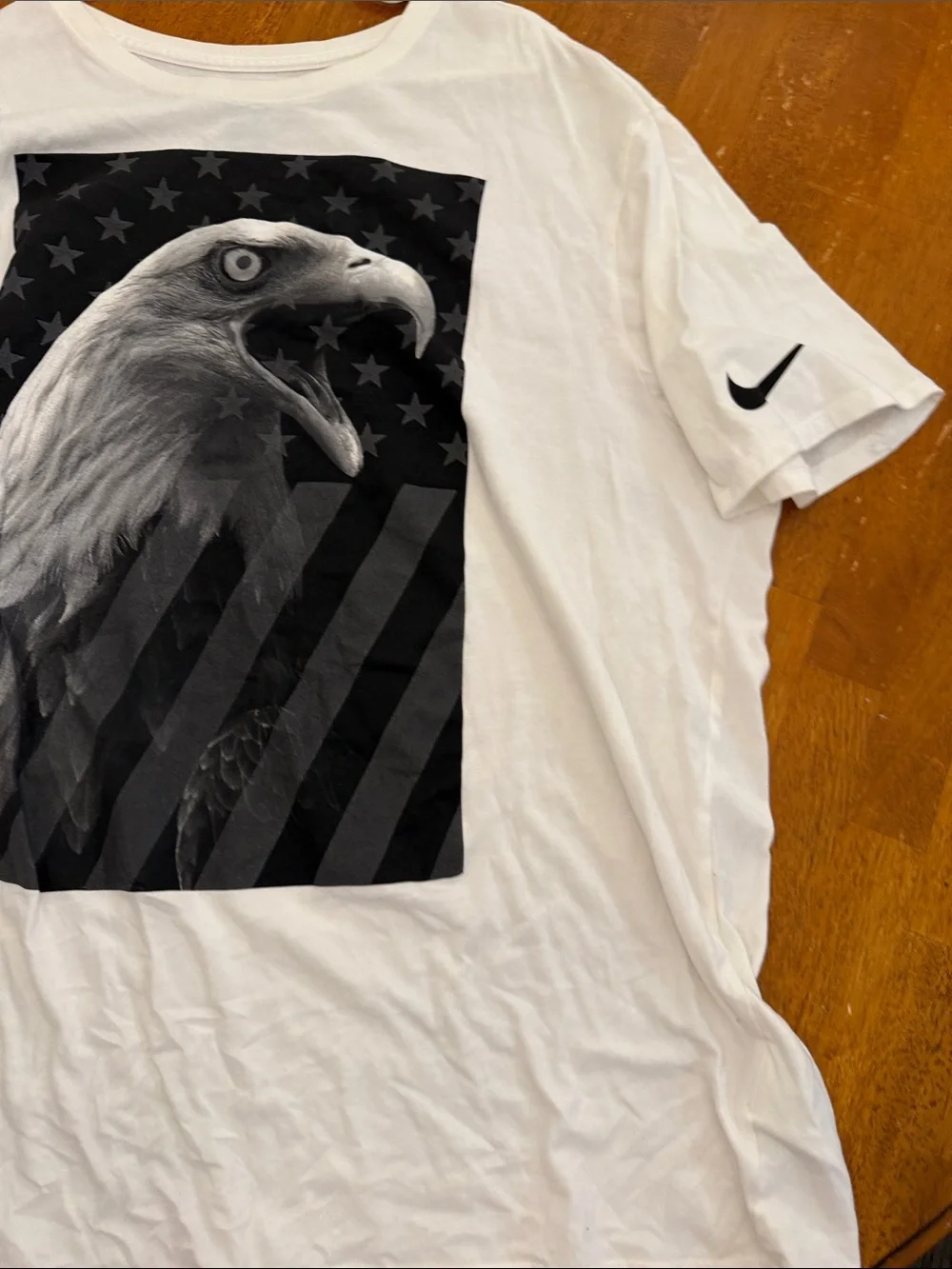 Nike White Short Sleeve Tee with Black Eagle Graphic xxl